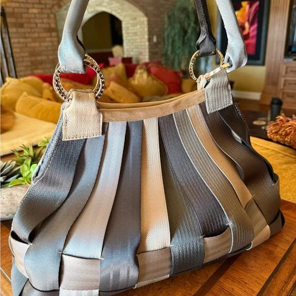 Harveys Seatbelt large Stella Handbag in Treecycle - Picture 3 of 6